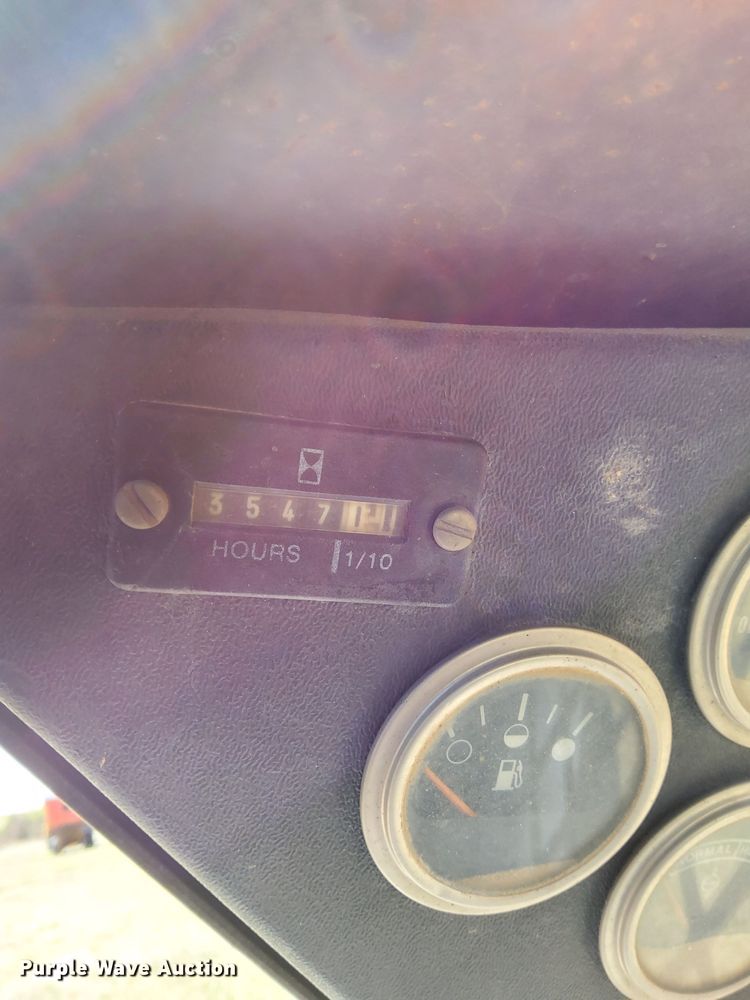 image for item OE9135 1993 Bobcat 743B skid steer loader