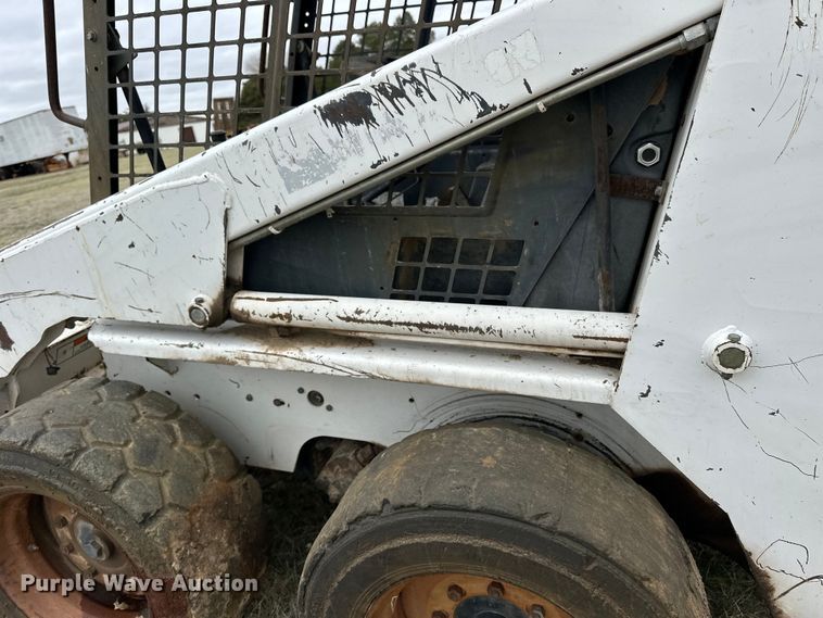 image for item OE9135 1993 Bobcat 743B skid steer loader