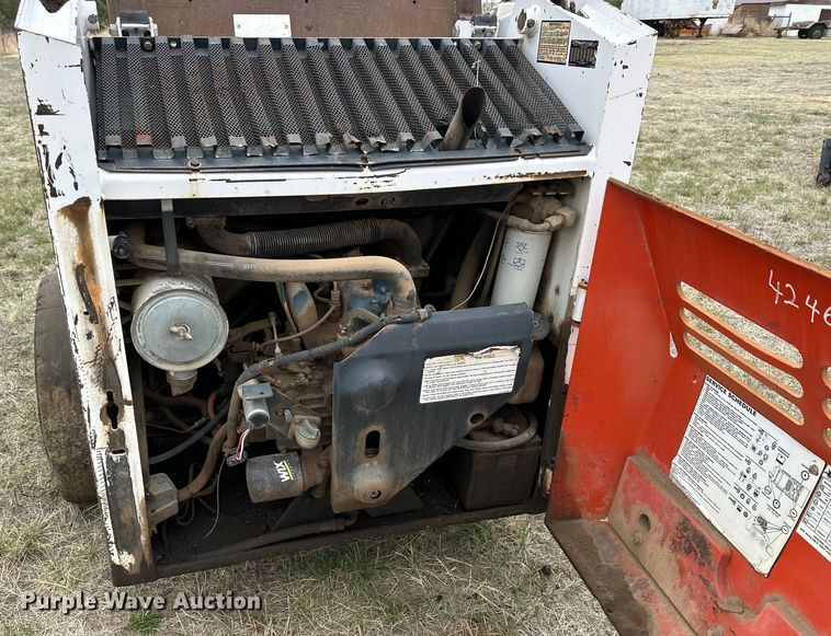 image for item OE9135 1993 Bobcat 743B skid steer loader