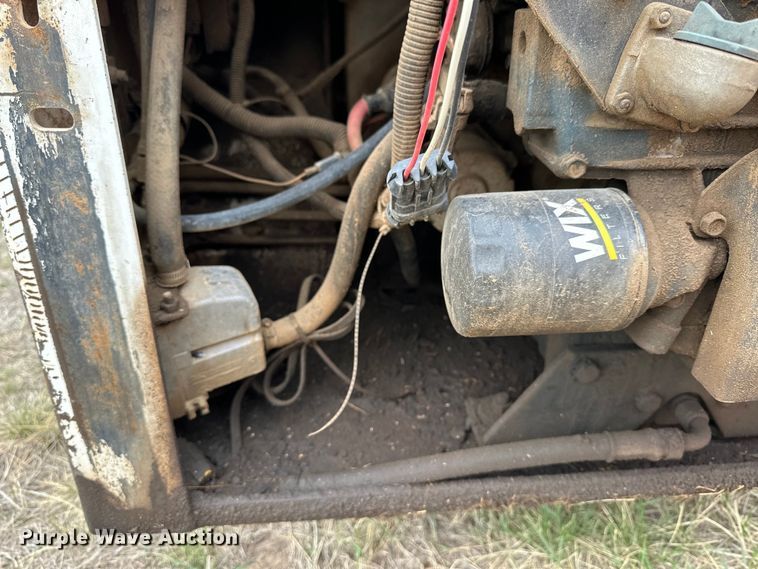 image for item OE9135 1993 Bobcat 743B skid steer loader