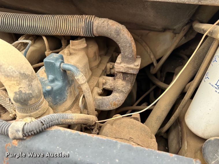 image for item OE9135 1993 Bobcat 743B skid steer loader