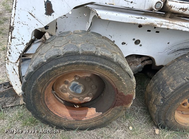 image for item OE9135 1993 Bobcat 743B skid steer loader