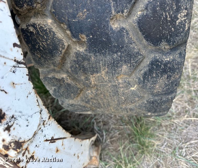 image for item OE9135 1993 Bobcat 743B skid steer loader