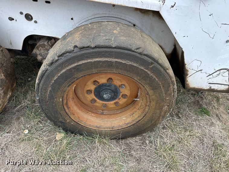 image for item OE9135 1993 Bobcat 743B skid steer loader