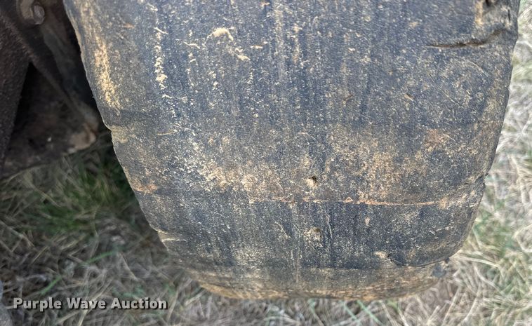 image for item OE9135 1993 Bobcat 743B skid steer loader