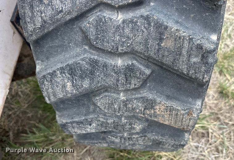 image for item OE9135 1993 Bobcat 743B skid steer loader