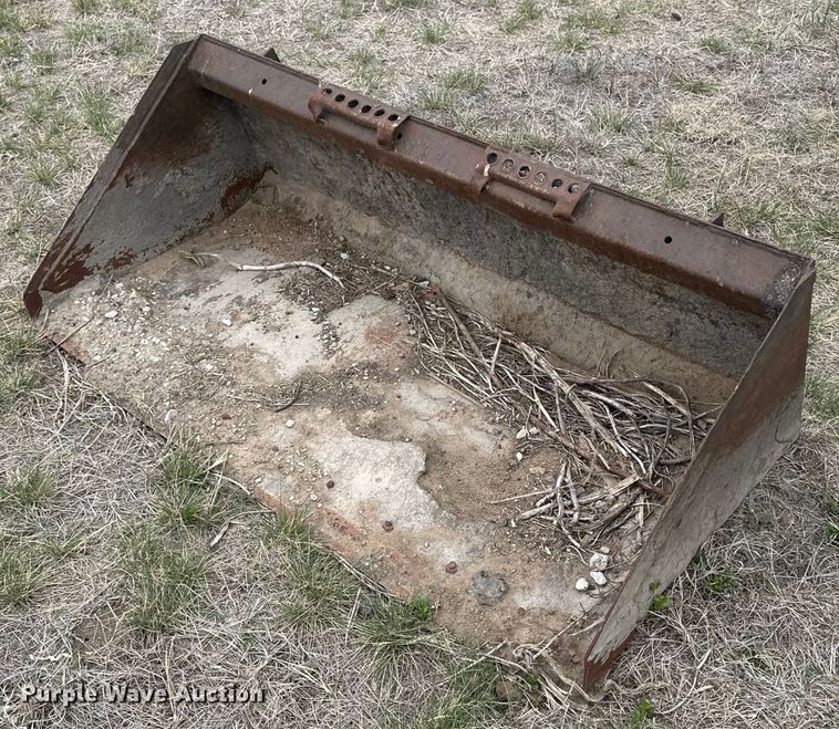 image for item OE9135 1993 Bobcat 743B skid steer loader