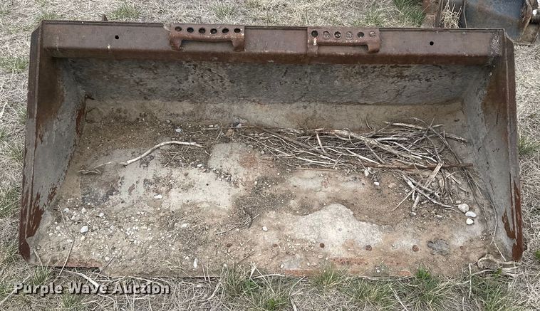 image for item OE9135 1993 Bobcat 743B skid steer loader