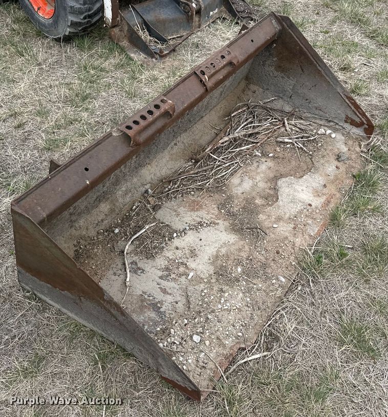 image for item OE9135 1993 Bobcat 743B skid steer loader