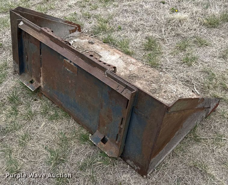 image for item OE9135 1993 Bobcat 743B skid steer loader