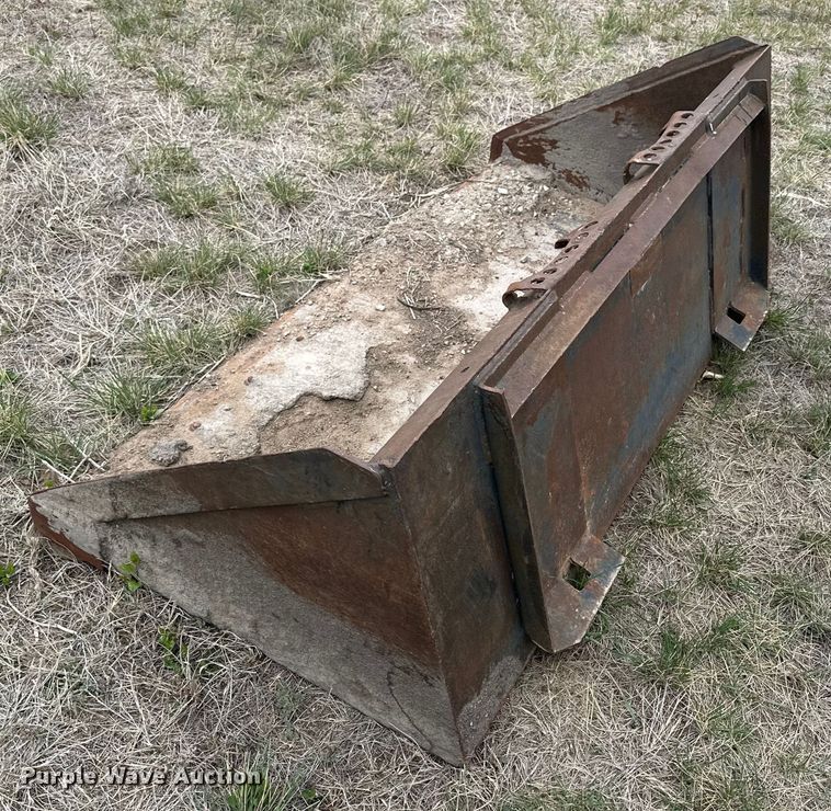 image for item OE9135 1993 Bobcat 743B skid steer loader