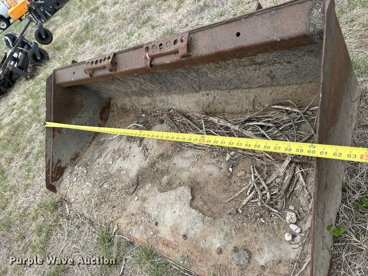 image for item OE9135 1993 Bobcat 743B skid steer loader