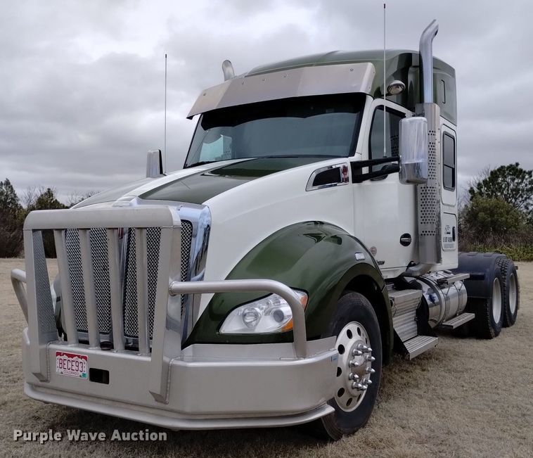 image for item OE9136 2021 Kenworth  T680 semi truck