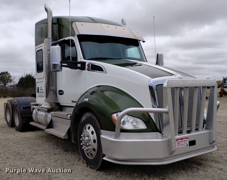 image for item OE9136 2021 Kenworth  T680 semi truck