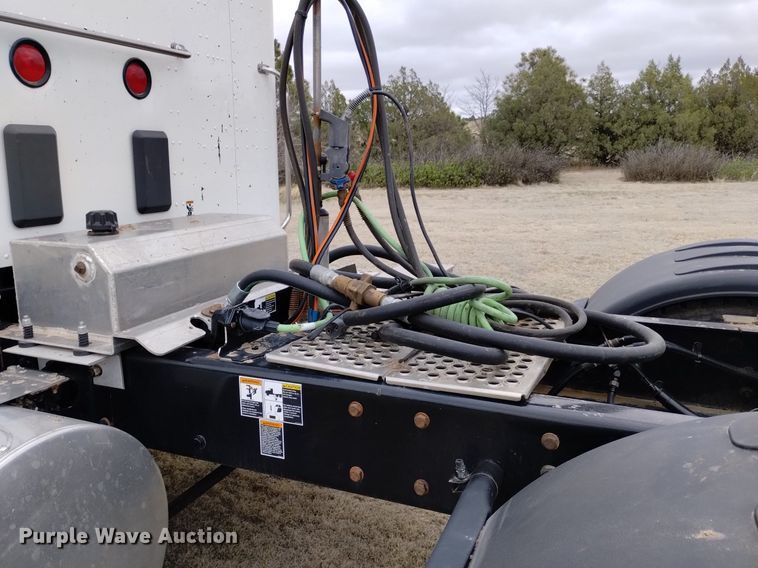 image for item OE9136 2021 Kenworth  T680 semi truck