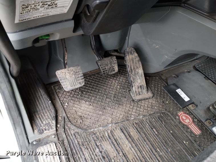 image for item OE9136 2021 Kenworth  T680 semi truck