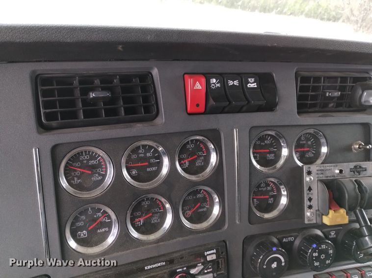 image for item OE9136 2021 Kenworth  T680 semi truck