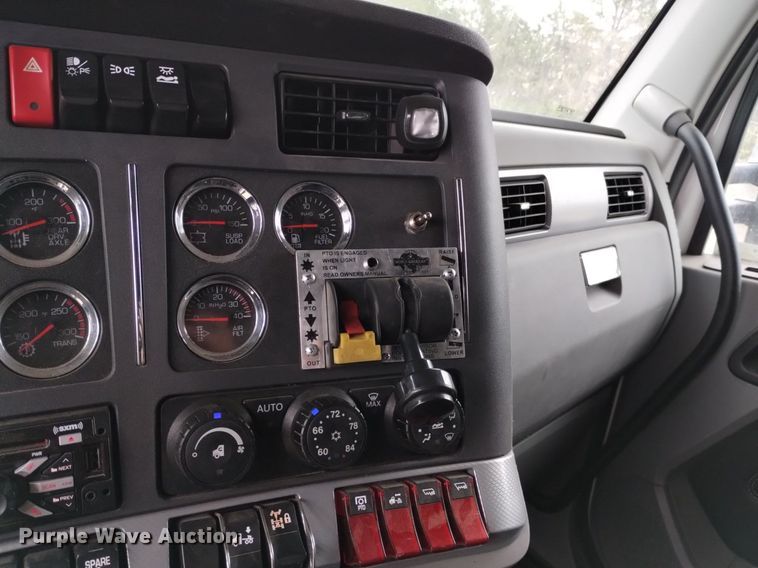 image for item OE9136 2021 Kenworth  T680 semi truck