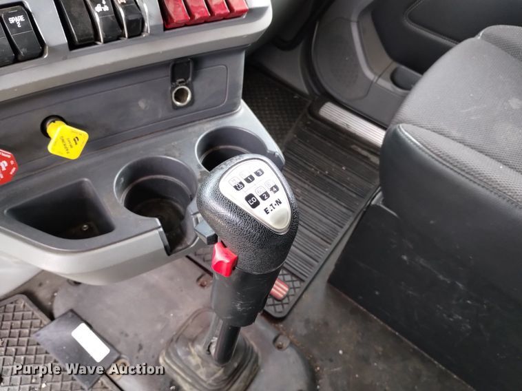 image for item OE9136 2021 Kenworth  T680 semi truck