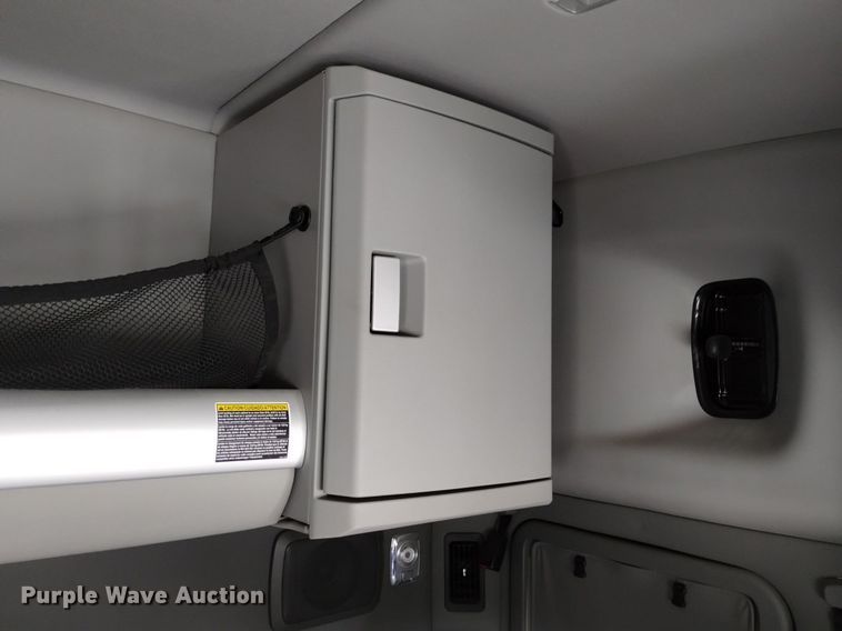 image for item OE9136 2021 Kenworth  T680 semi truck