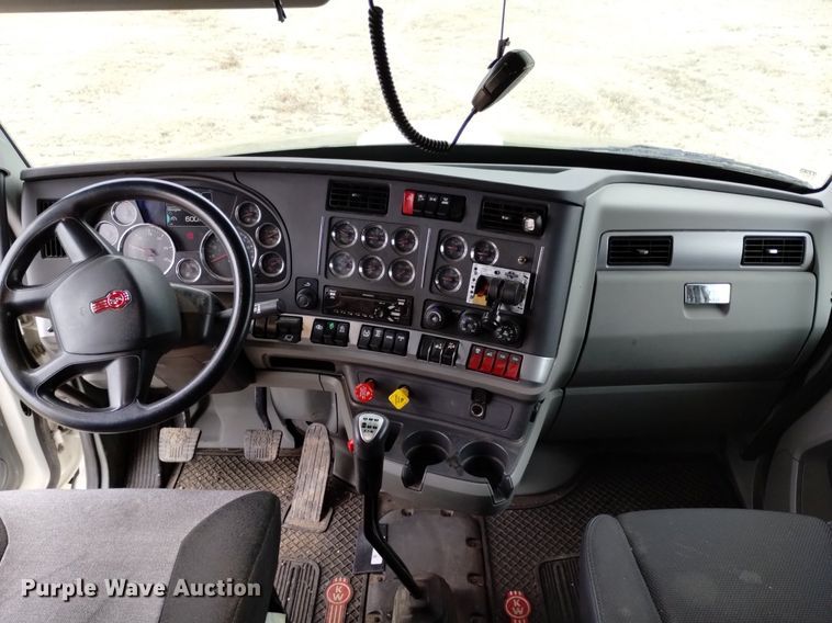 image for item OE9136 2021 Kenworth  T680 semi truck