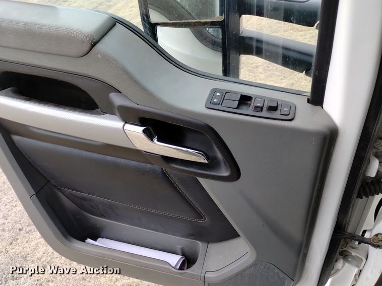 image for item OE9136 2021 Kenworth  T680 semi truck