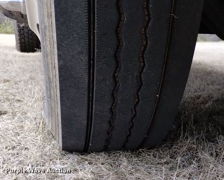 image for item OE9136 2021 Kenworth  T680 semi truck