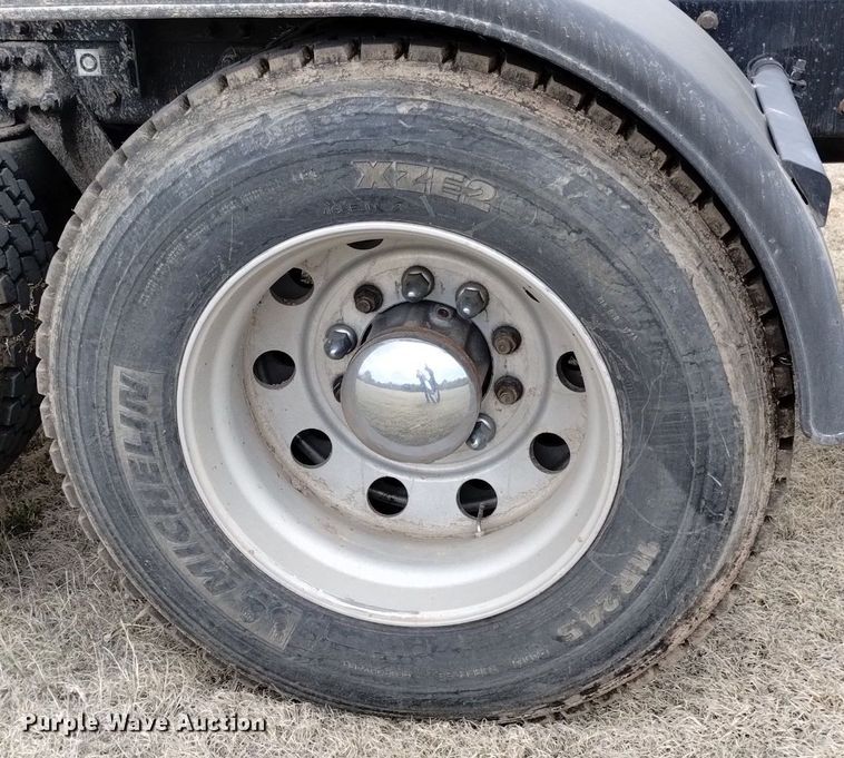 image for item OE9136 2021 Kenworth  T680 semi truck