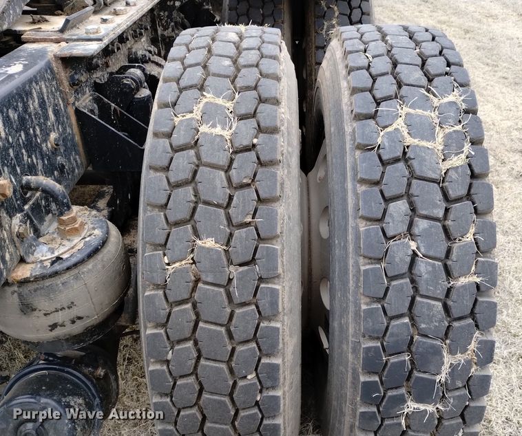 image for item OE9136 2021 Kenworth  T680 semi truck