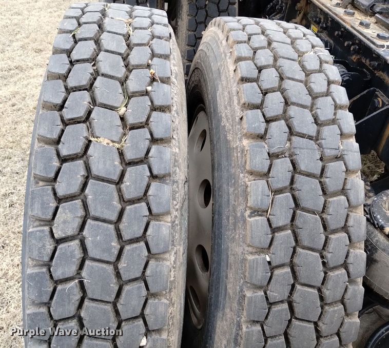 image for item OE9136 2021 Kenworth  T680 semi truck