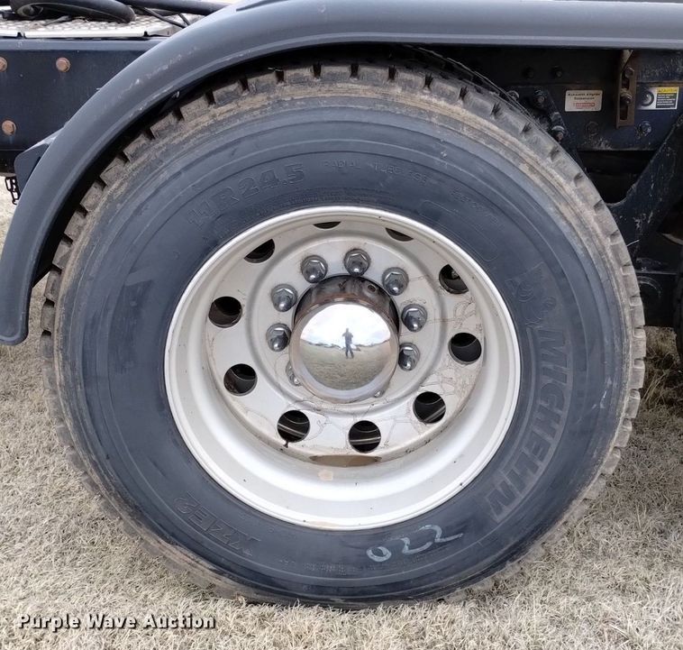 image for item OE9136 2021 Kenworth  T680 semi truck