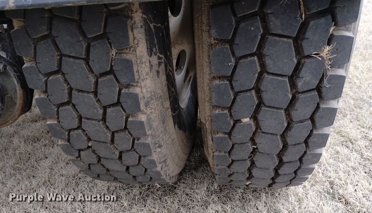 image for item OE9136 2021 Kenworth  T680 semi truck