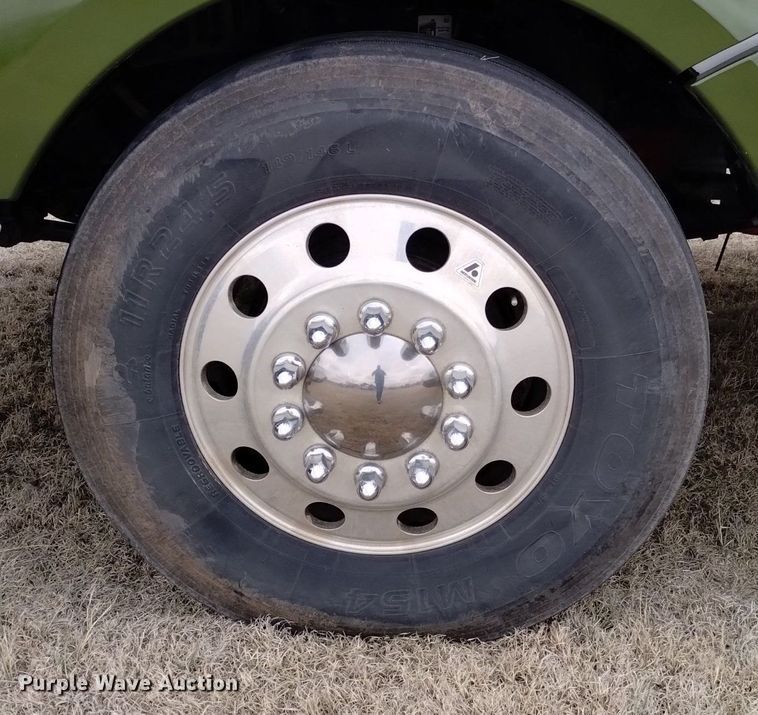 image for item OE9136 2021 Kenworth  T680 semi truck