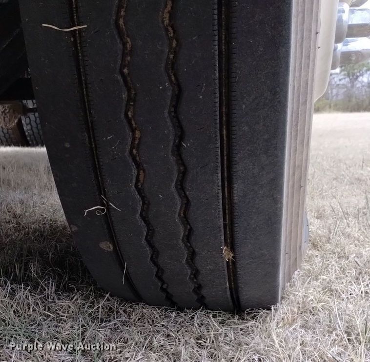 image for item OE9136 2021 Kenworth  T680 semi truck