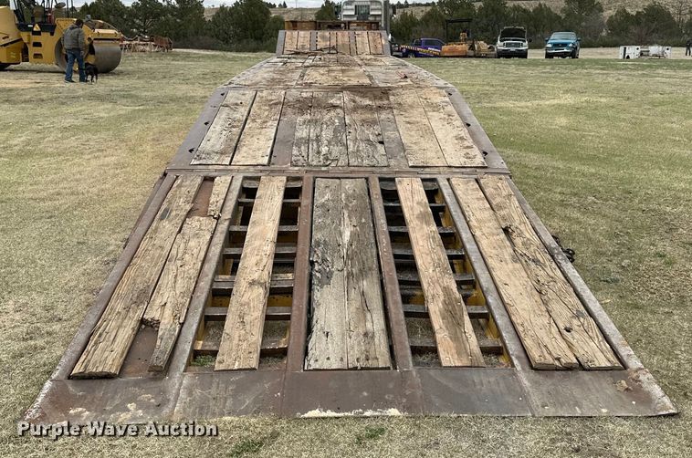 image for item OE9138 2003 Trail King TK110HT-523 drop deck hydratail equipment trailer