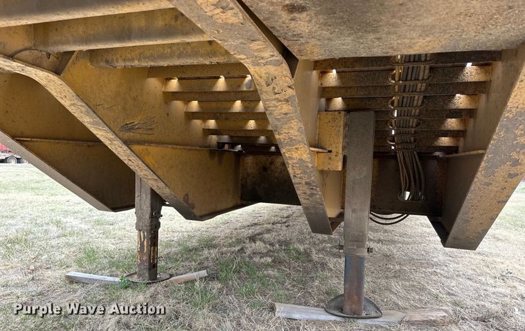 image for item OE9138 2003 Trail King TK110HT-523 drop deck hydratail equipment trailer