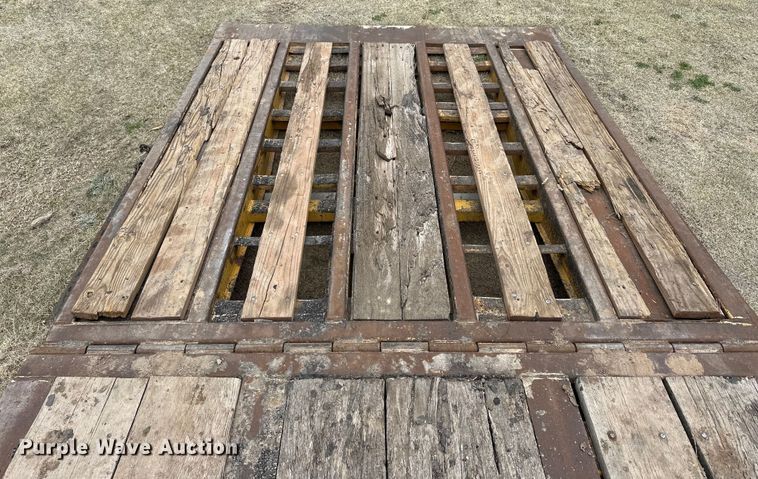 image for item OE9138 2003 Trail King TK110HT-523 drop deck hydratail equipment trailer