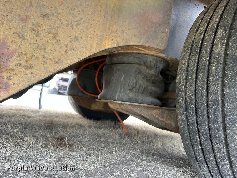 image for item OE9138 2003 Trail King TK110HT-523 drop deck hydratail equipment trailer