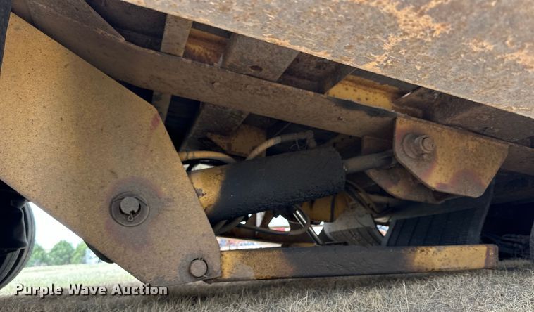 image for item OE9138 2003 Trail King TK110HT-523 drop deck hydratail equipment trailer