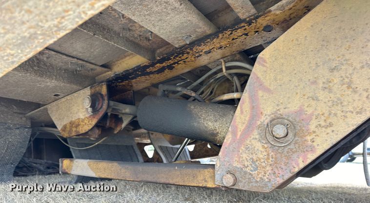 image for item OE9138 2003 Trail King TK110HT-523 drop deck hydratail equipment trailer