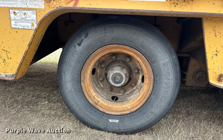 image for item OE9138 2003 Trail King TK110HT-523 drop deck hydratail equipment trailer