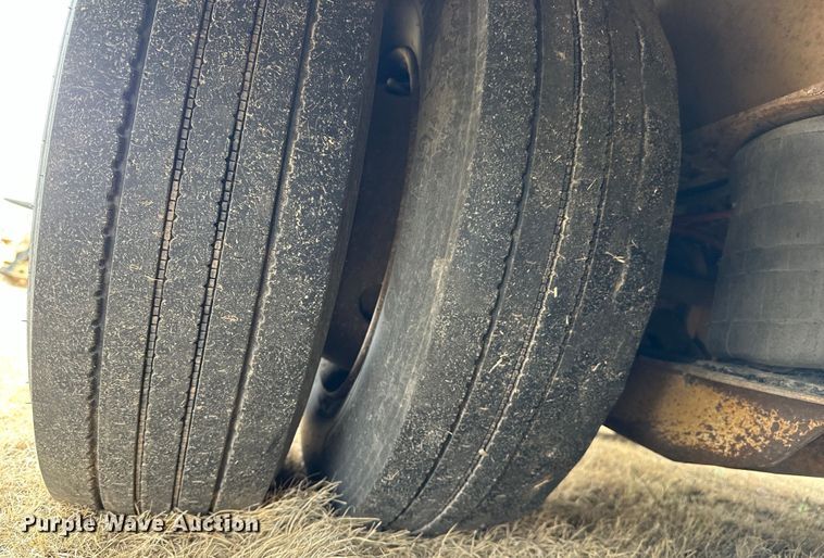 image for item OE9138 2003 Trail King TK110HT-523 drop deck hydratail equipment trailer