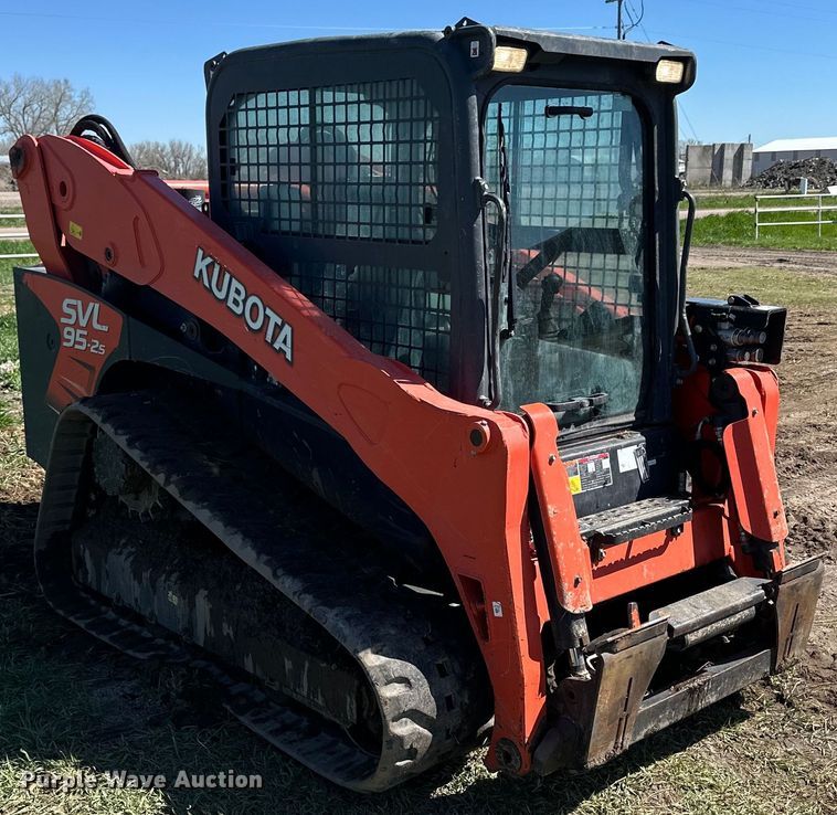 image for item OE9147 2019 Kubota SVL 95-2S tracked skid steer loader
