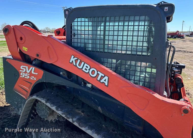 image for item OE9147 2019 Kubota SVL 95-2S tracked skid steer loader