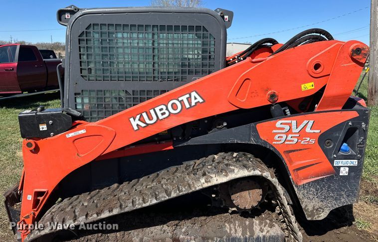 image for item OE9147 2019 Kubota SVL 95-2S tracked skid steer loader
