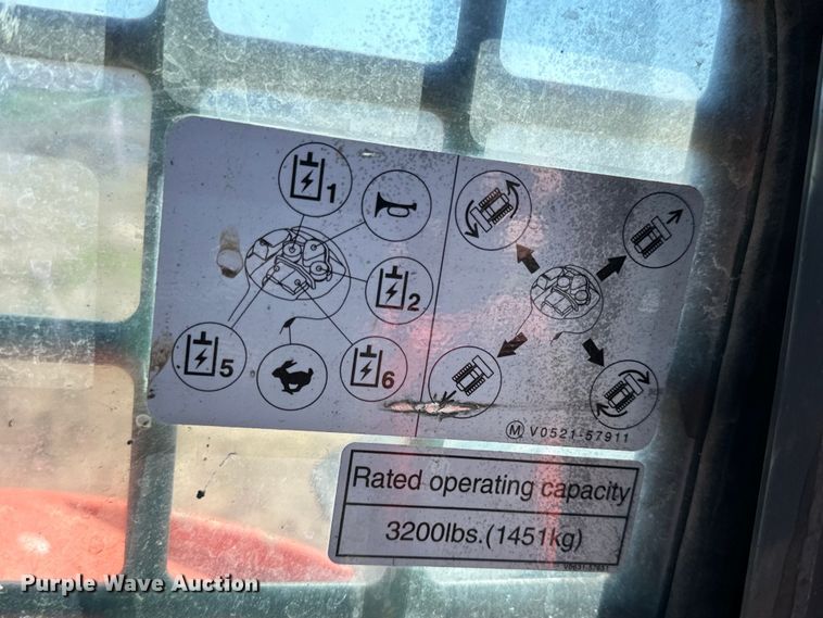 image for item OE9147 2019 Kubota SVL 95-2S tracked skid steer loader