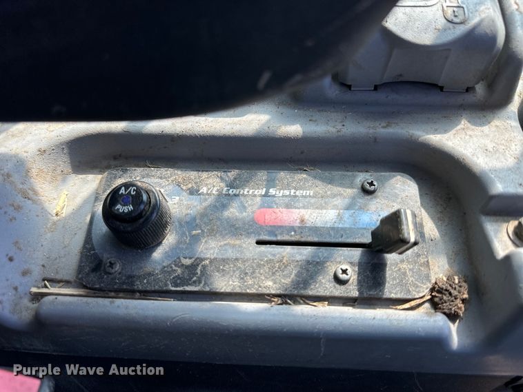 image for item OE9147 2019 Kubota SVL 95-2S tracked skid steer loader