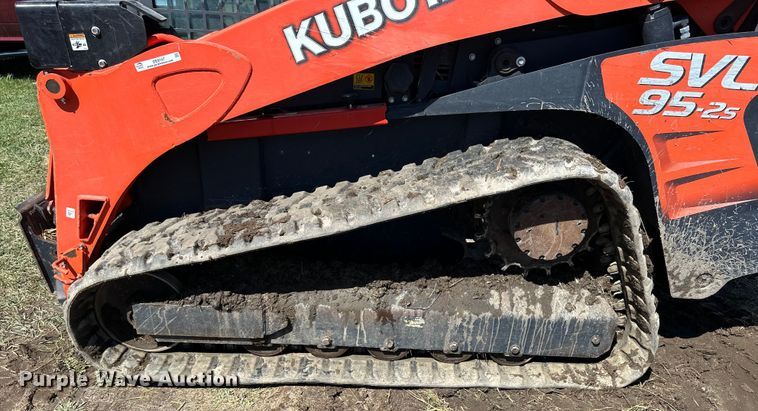 image for item OE9147 2019 Kubota SVL 95-2S tracked skid steer loader