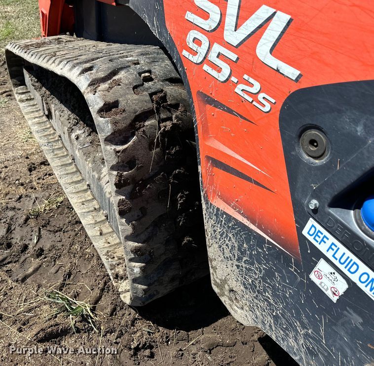image for item OE9147 2019 Kubota SVL 95-2S tracked skid steer loader