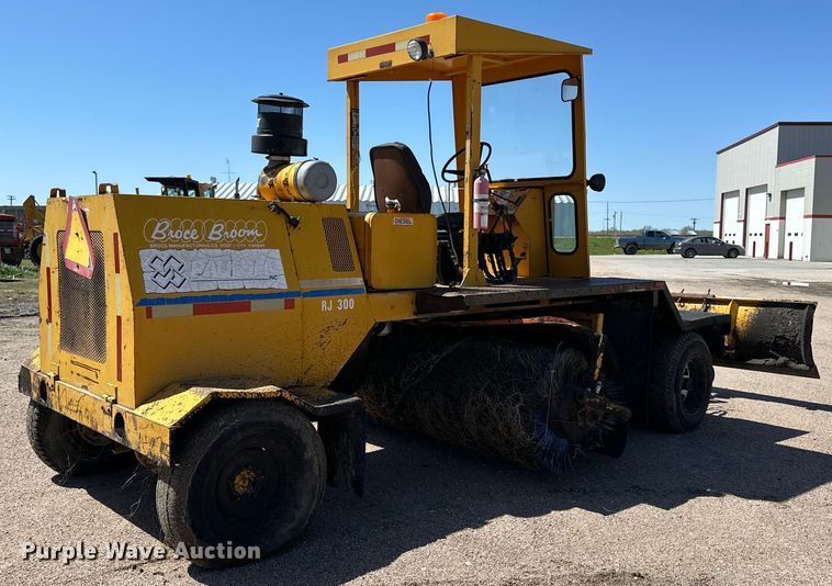 image for item OE9184 1991 Broce RJ300 broom